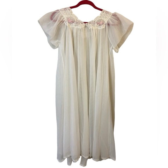 Vintage Other - Vintage White Cream Embroidered Layered Peignoir Robe